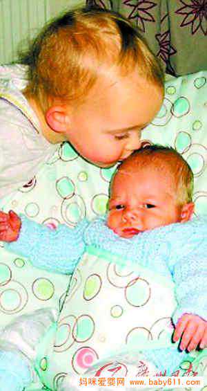 英国＂双胞胎＂隔两年同天出生受精卵被保存
